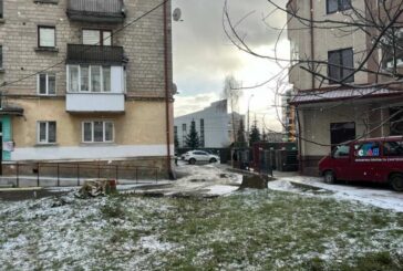 На Тернопільщині неповнолітні жорстоко побили чоловіка з інвалідністю й залишили в дворі будинку