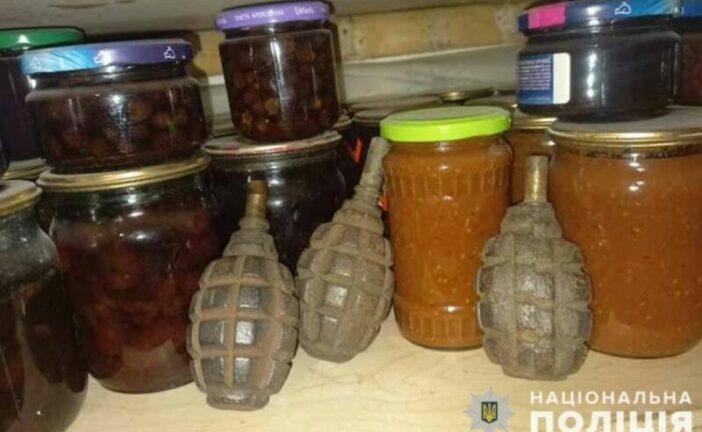 Тернопільська поліція викрила харків'янина на торгівлі зброєю: пересилав бойові гранати поштою
