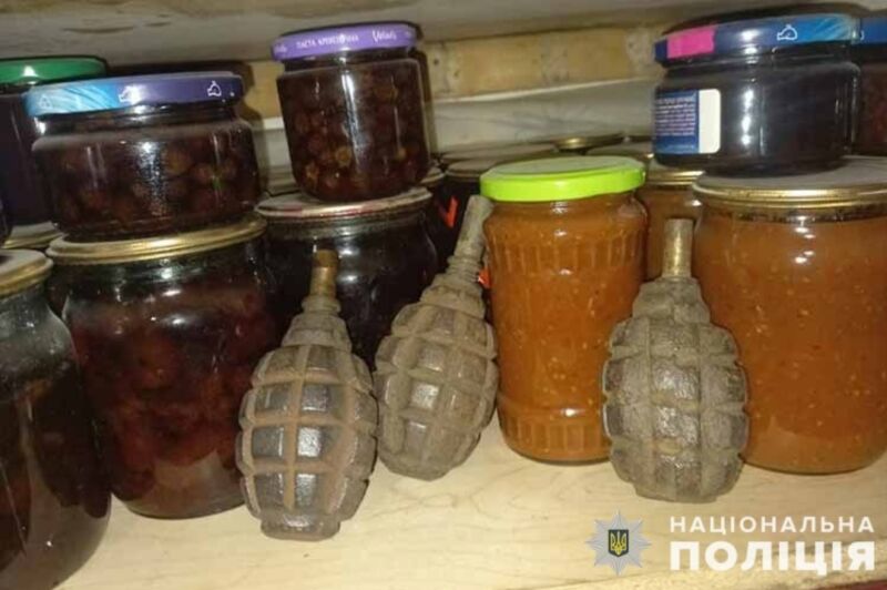 Тернопільська поліція викрила харків’янина на торгівлі зброєю: пересилав бойові гранати поштою