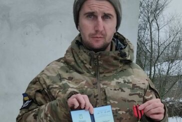 Захисник із Тернопільщини отримав від Валерія Залужного почесну нагороду - «Золотий хрест»