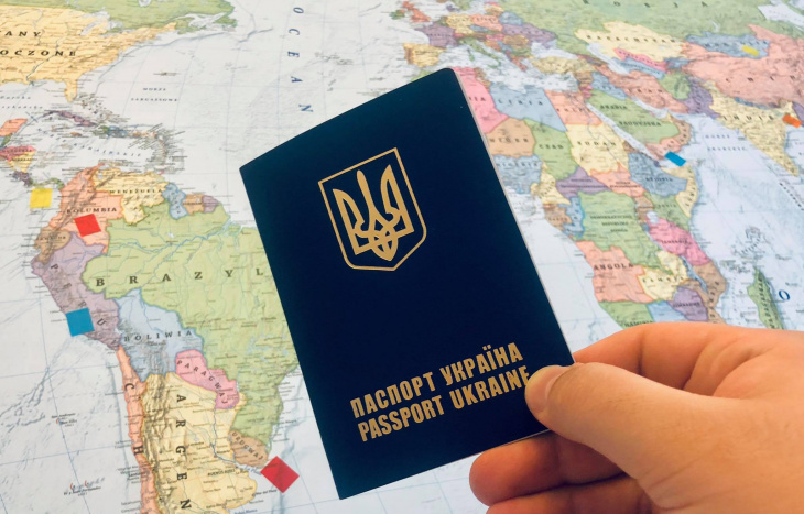Міграційна служба Тернопільщини переслала паспорти співвітчизникам у 30 країн