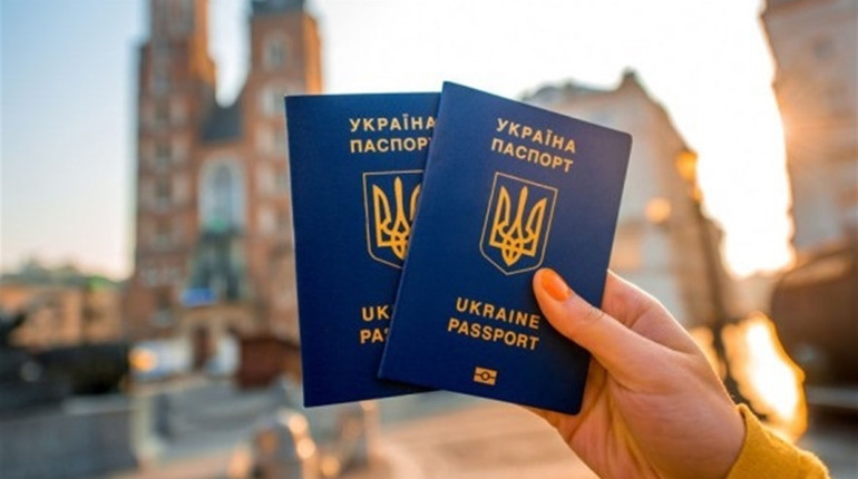 В якій країні найсильніший паспорт у світі та на якому місці Україна