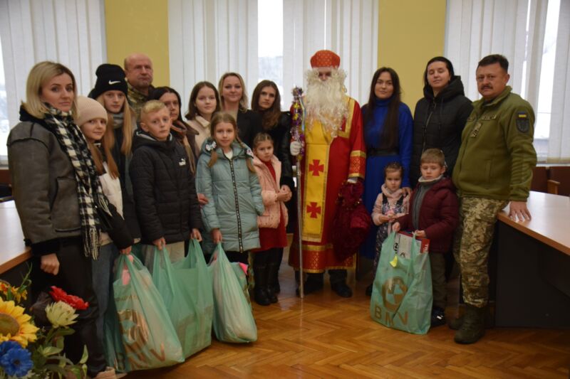 На Тернопільщині подарунки від Святого Миколая отримали діти загиблих Героїв 105 окремої бригади тероборони ЗСУ