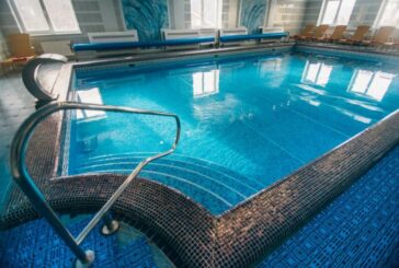 Переваги використання басейну та чому плавання корисне під час відпочинку на курорті