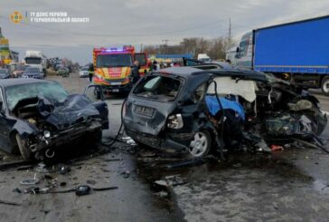 У Тернополі смертельна ДТП за участі трьох авто: вісім постраждалих, один з водіїв утік
