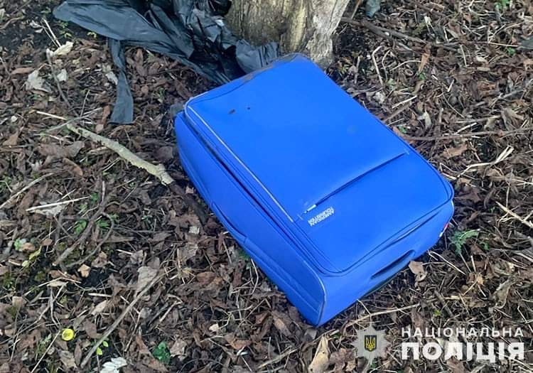 В Одесі розшукали чоловіка, який поклав тіло матері у валізу й залишив у тернопільському парку