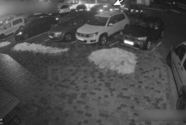 Наїхав на припаркований Ford і втік: у Тернополі розшукують водія автомобіля Volkswagen