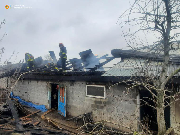 Велика пожежа: у господарстві на Тернопільщині згорів млин, 5 тонн пшениці та інше майно