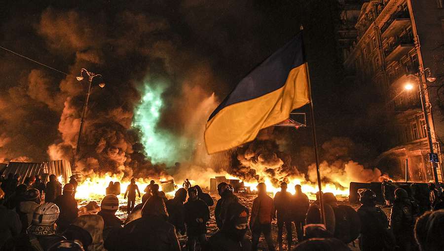 18 лютого – почалося протистояння на Майдані Незалежності в Києві, День Плутона
