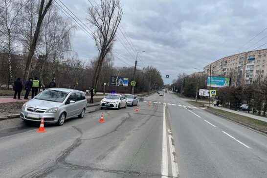 У Тернополі під колеса автівок потрапили двоє підлітків