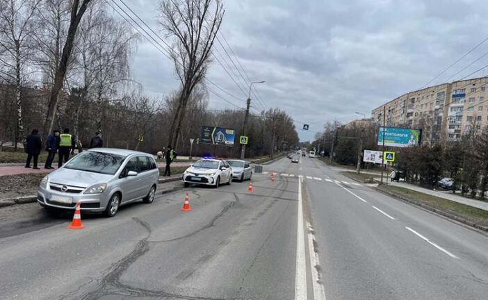 У Тернополі під колеса автівок потрапили двоє підлітків