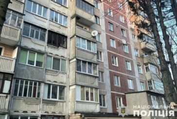 У Тернополі жінка впала з балкону на 8 поверсі