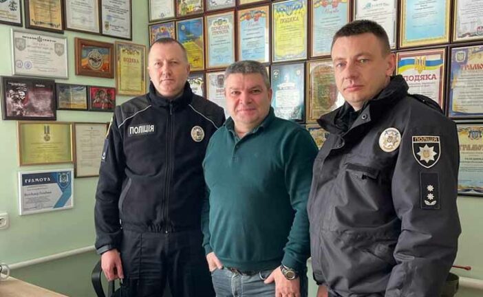 Тернопільщина: за донати від збаразьких поліцейських волонтери придбали старлінк