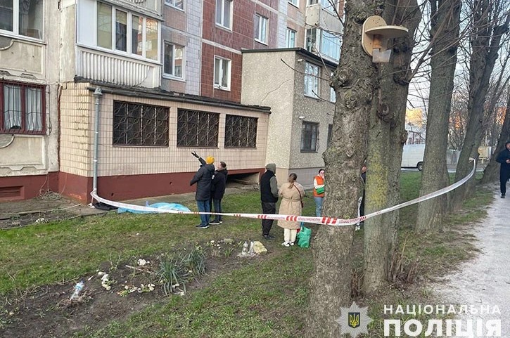 У Тернополі з 8 поверху випала 51-річна жінка