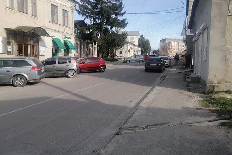 У Збаражі на Тернопільщині 10-річний хлопчик потрапив під колеса авто