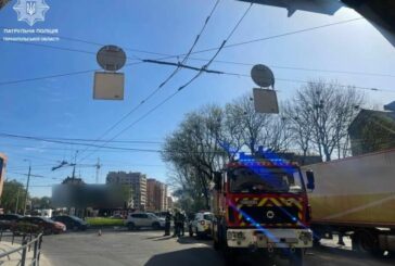 У Тернополі через обрив ліній електропередач ускладнений рух транспорту на одній з вулиць
