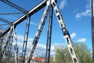На Тернопільщині поліцейський врятував життя 15-річного хлопця, який хотів стрибнути з моста