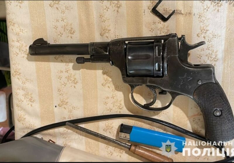 Незаконно торгував зброєю: у Тернополі затримали жителя Дніпропетровщини