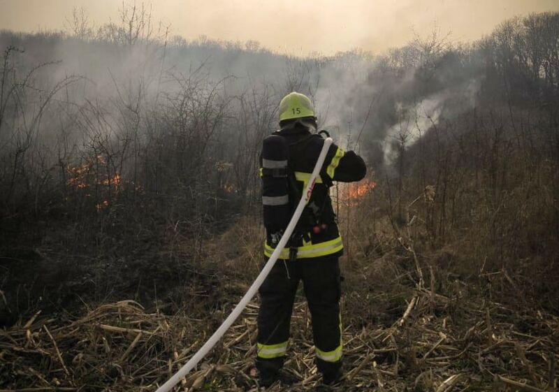 Тернопільські пожежні 11 разів виїжджали гасити суху траву