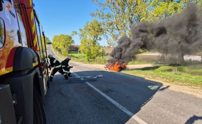На Тернопільщині згоріло легкове авто (фото)
