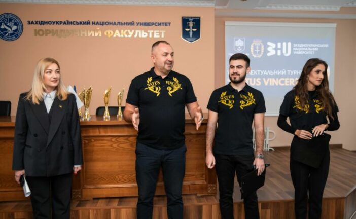У класичному університеті Тернополя провели інтелектуальний турнір NATUS VINCERE на кубок ректора ЗУНУ