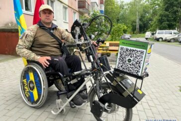 На Тернопільщині волонтер на візку проїхав понад 300 кілометрів, що зібрати гроші на FPV- дрони
