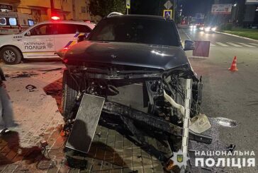 Дорогі аварії в Тернополі: пошкоджені дві Tesla,  Mercedes, Renault, Toyota
