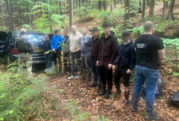 На позашляховику через ліс до Румунії намагалися втекти 8 чоловіків: серед них - один із Тернопільщини