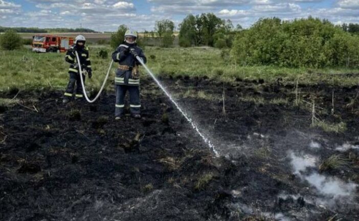 Неподалік Тернополя через спалювання сухої трави загорівся торф