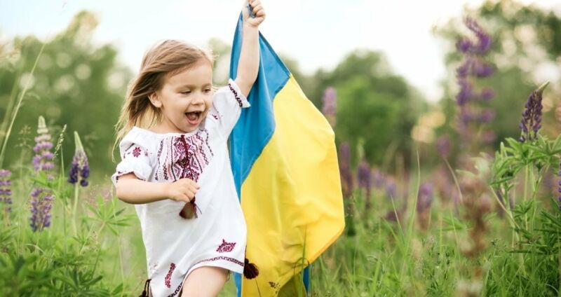 16 травня: в Україні – День вишиванки, Міжнародний день світла, День біографів