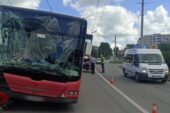 У Тернополі потрапив у ДТП міський автобус: рух транспорту ускладнений