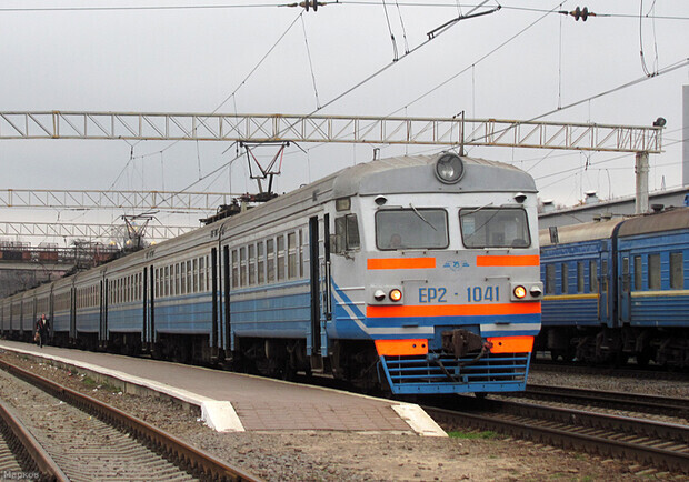 Скасовано два рейси приміських поїздів із Тернополя до Підволочиська