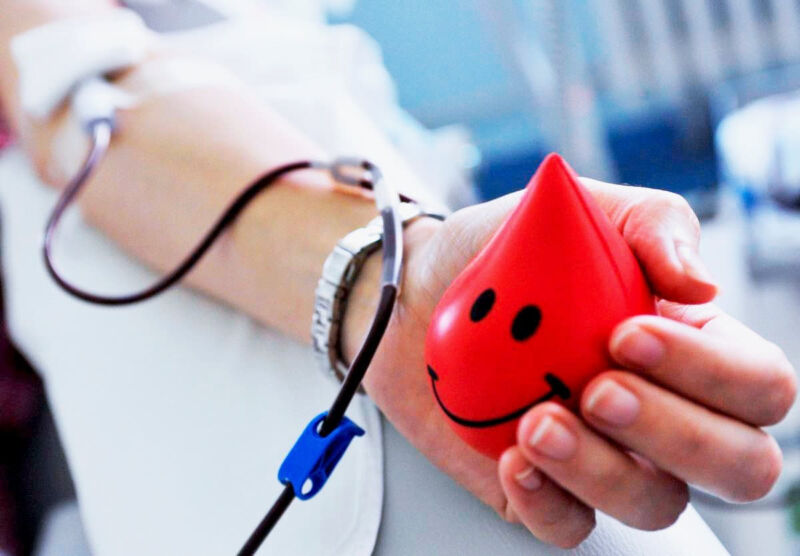 14 червня: Всесвітній день донора крові, Міжнародний день блогера