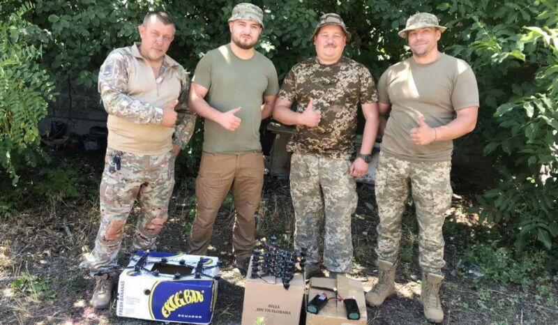 Тернопільські медики передали для захисників сім FPV дронів