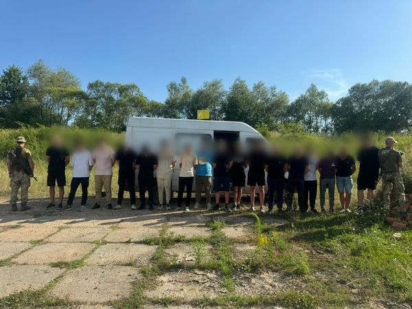 Їхали в Угорщину: прикордонники затримали автобус із 17 ухилянтами, в тому числі й з Тернопільщини