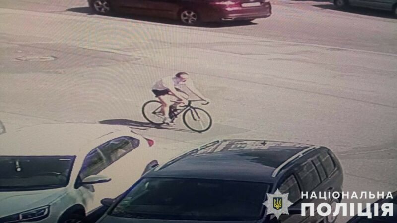 У Тернополі велосипедист збив жінку і втік: розшукують очевидців (фото)