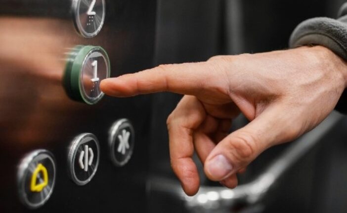 Тернополян просять не користуватися ліфтами перед вимкненням світла та під час повітряних тривог