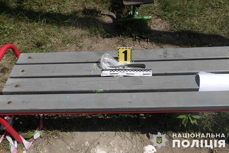 У Тернополі п’яний місцевий житель двічі вдарив ножем 22-річного хлопця з Кременеччини