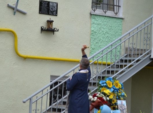У Тернополі відкрили меморіальну таблицю Герою-захиснику Віталію Венгеру