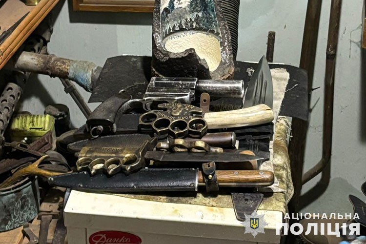 Житель Тернопільщини тримав арсенал нелегальної зброї