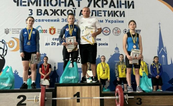 Студенти ЗУНУ посіли лідерські позиції на чемпіонаті України з важкої атлетики