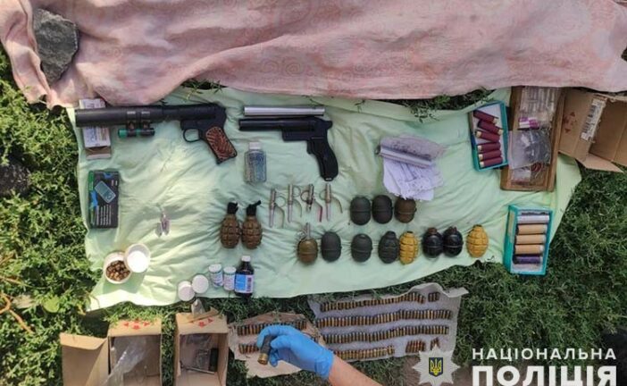 Поліцейські Тернопільщини затримали торговця зброєю з Дніпропетровщини