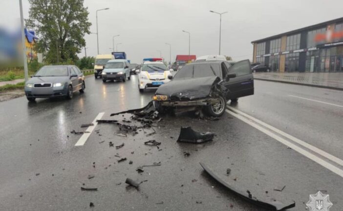 У Тернополі, на вулиці Об’їзній, аварія: рух транспорту ускладнений