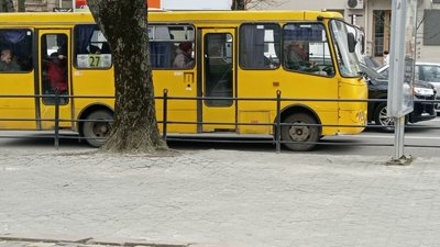 У Тернополі в поминальні дні до кладовищ їздитиме більше громадського транспорту