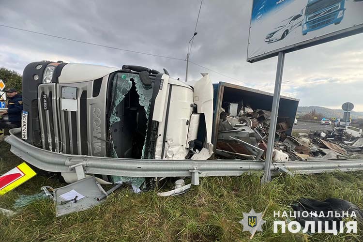 На Тернопільщині під час аварії сильно травмувався водій із Луцька