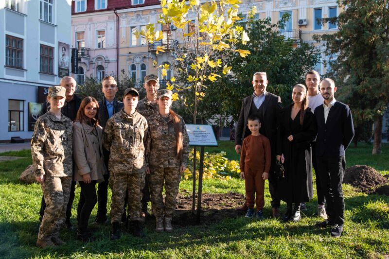 Колектив ЗУНУ долучився до проєкту «Підтримай ЗСУ – посади іменне дерево»