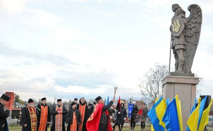 У Чорткові в День Гідності та Свободи освятили пам’ятник Архангелу Михаїлу