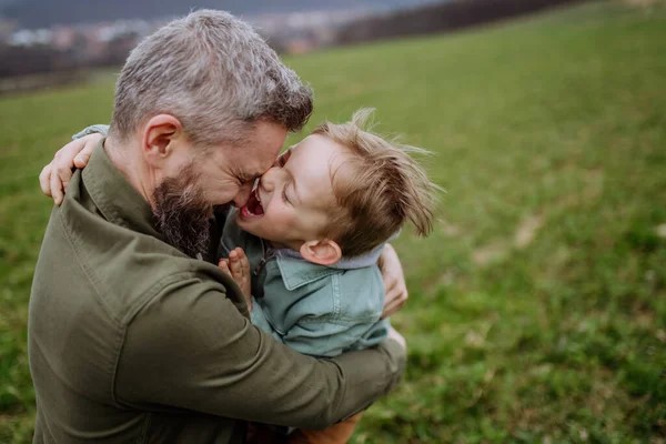 22 листопада: Міжнародний день сина, день гуманного суспільства, день музиканта