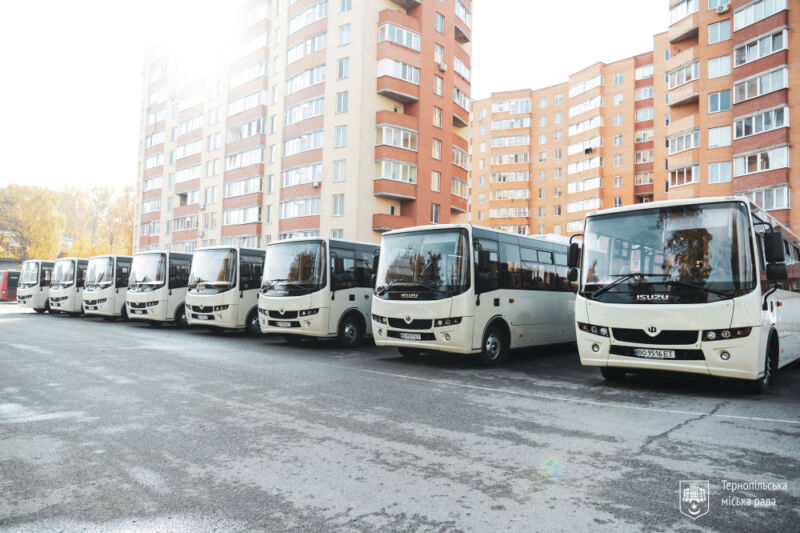 Вісім нових автобусів незабаром вийдуть на маршрути Тернополя