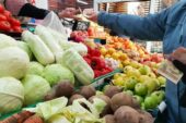 Яйця, хліб та овочі: чому українці платять за продукти все більше?